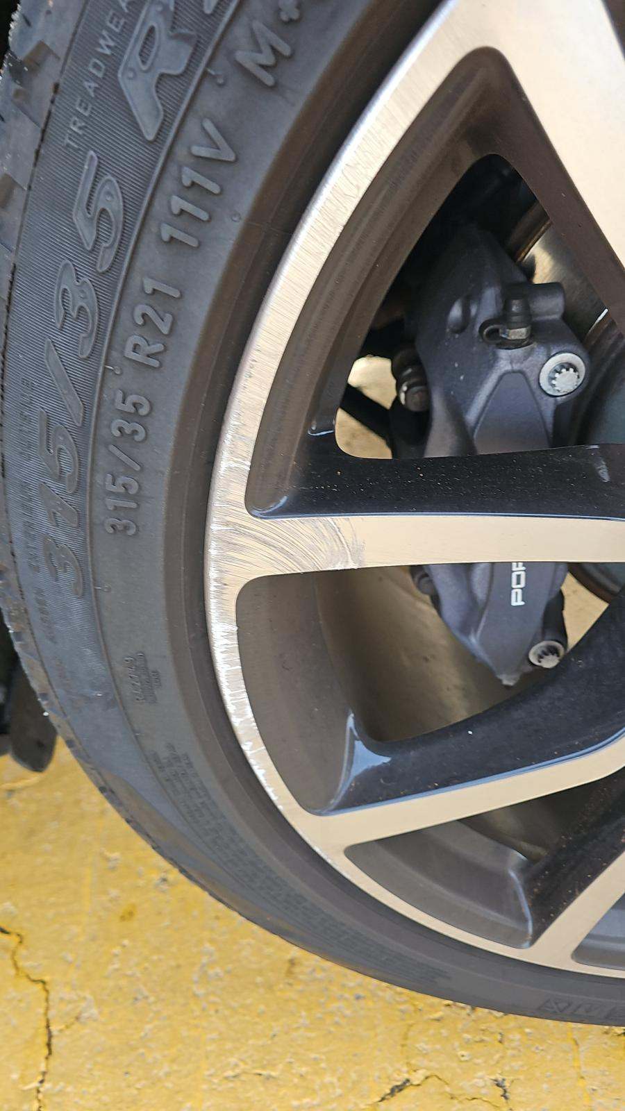 2022 Porsche Cayenne E-Hybrid Platinum Edition AWD