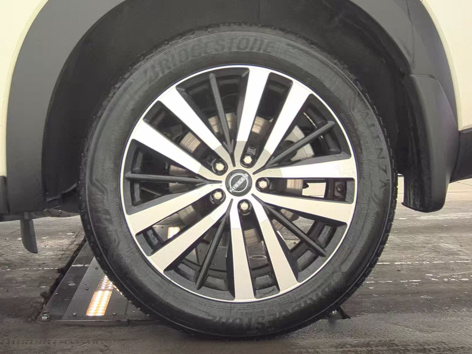 2024 Nissan Pathfinder Platinum FWD