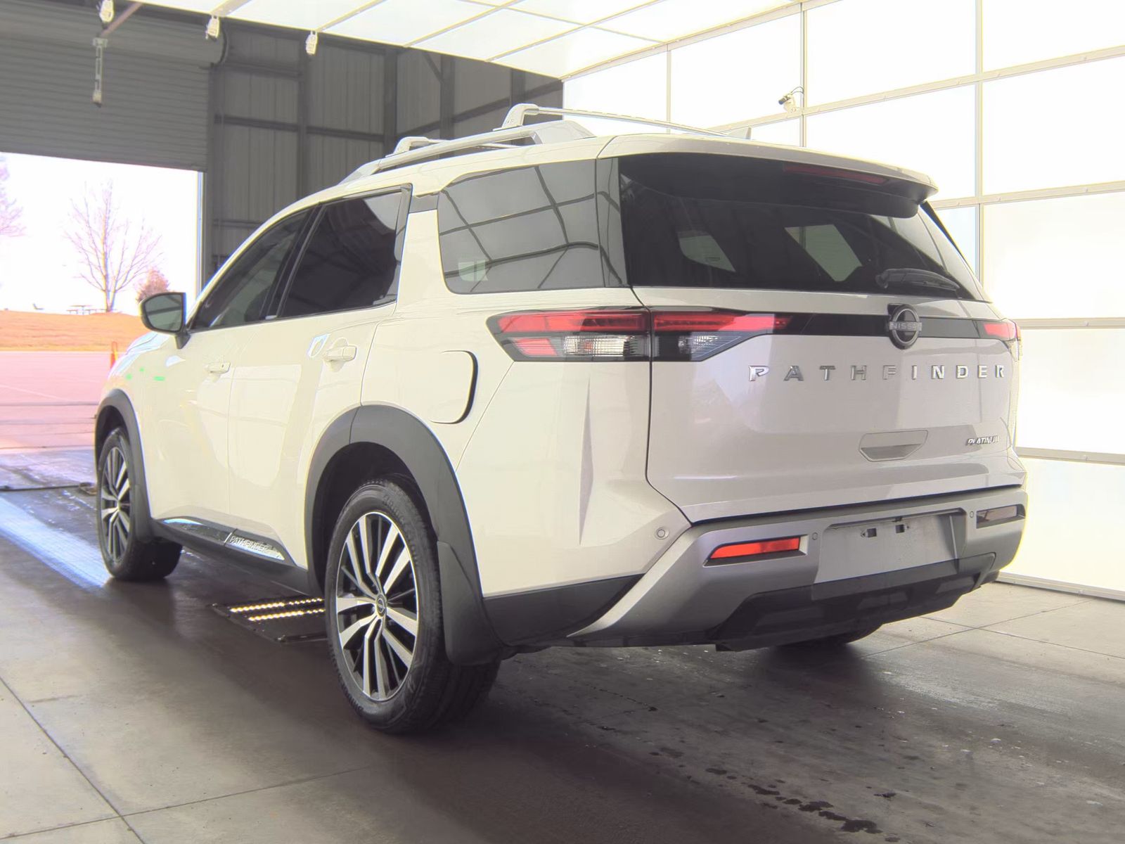 2024 Nissan Pathfinder Platinum FWD