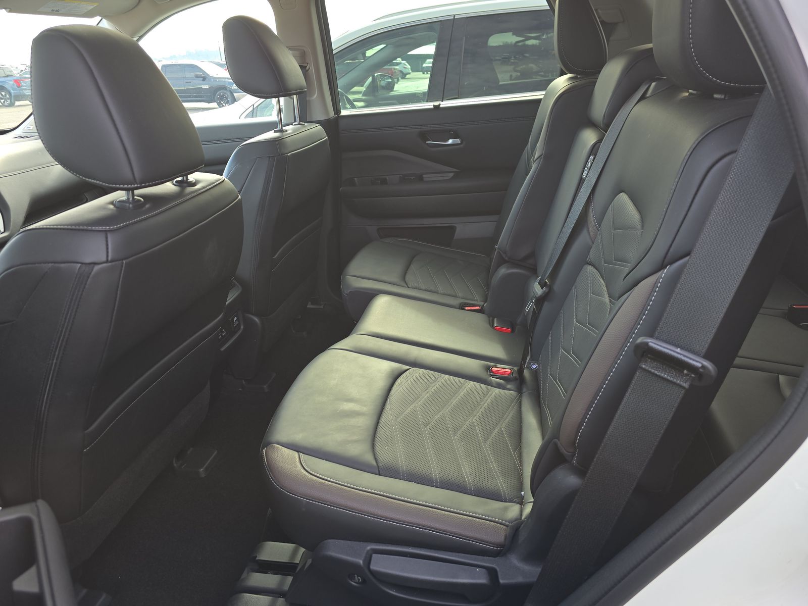 2024 Nissan Pathfinder Platinum FWD