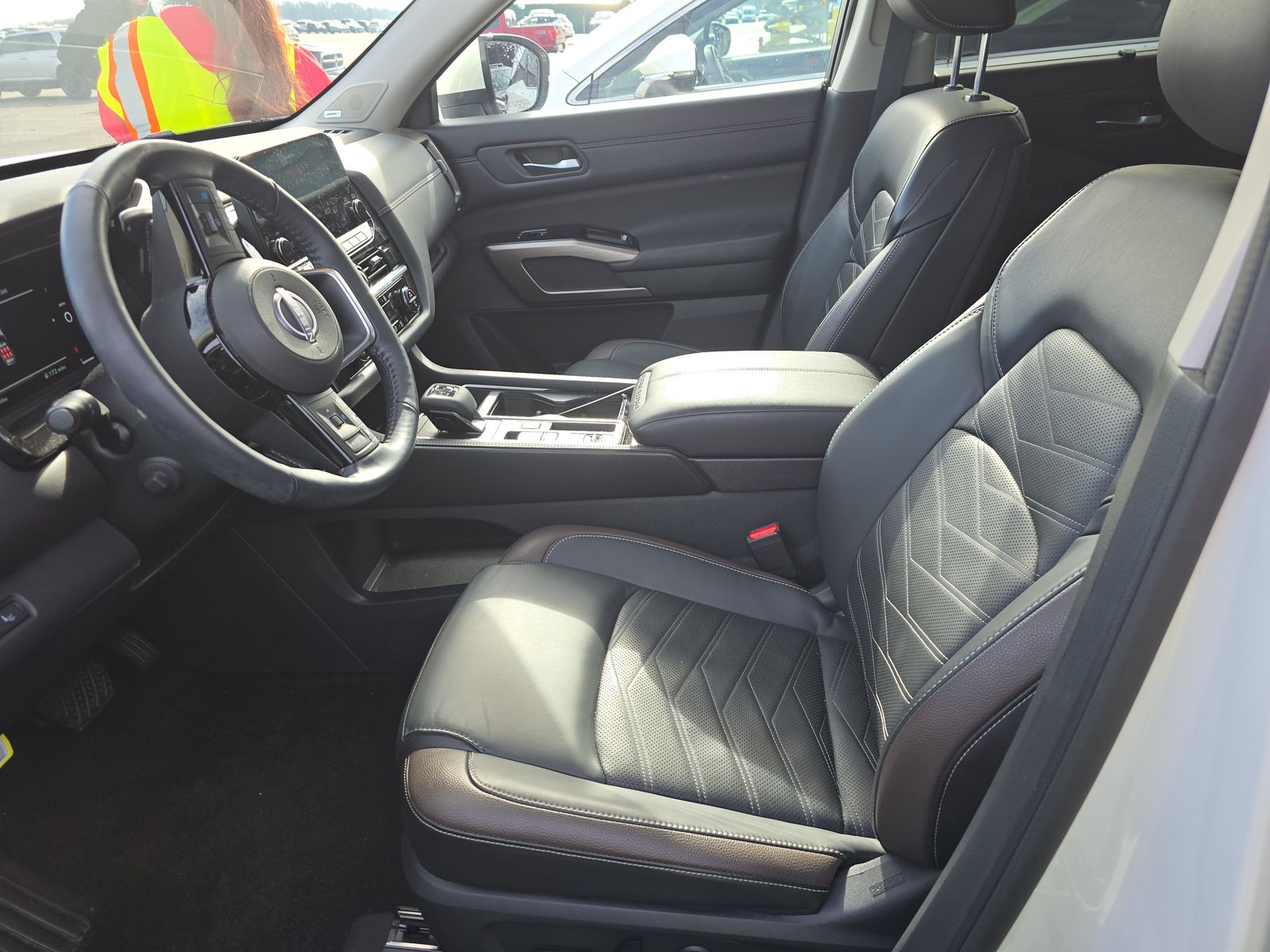 2024 Nissan Pathfinder Platinum FWD