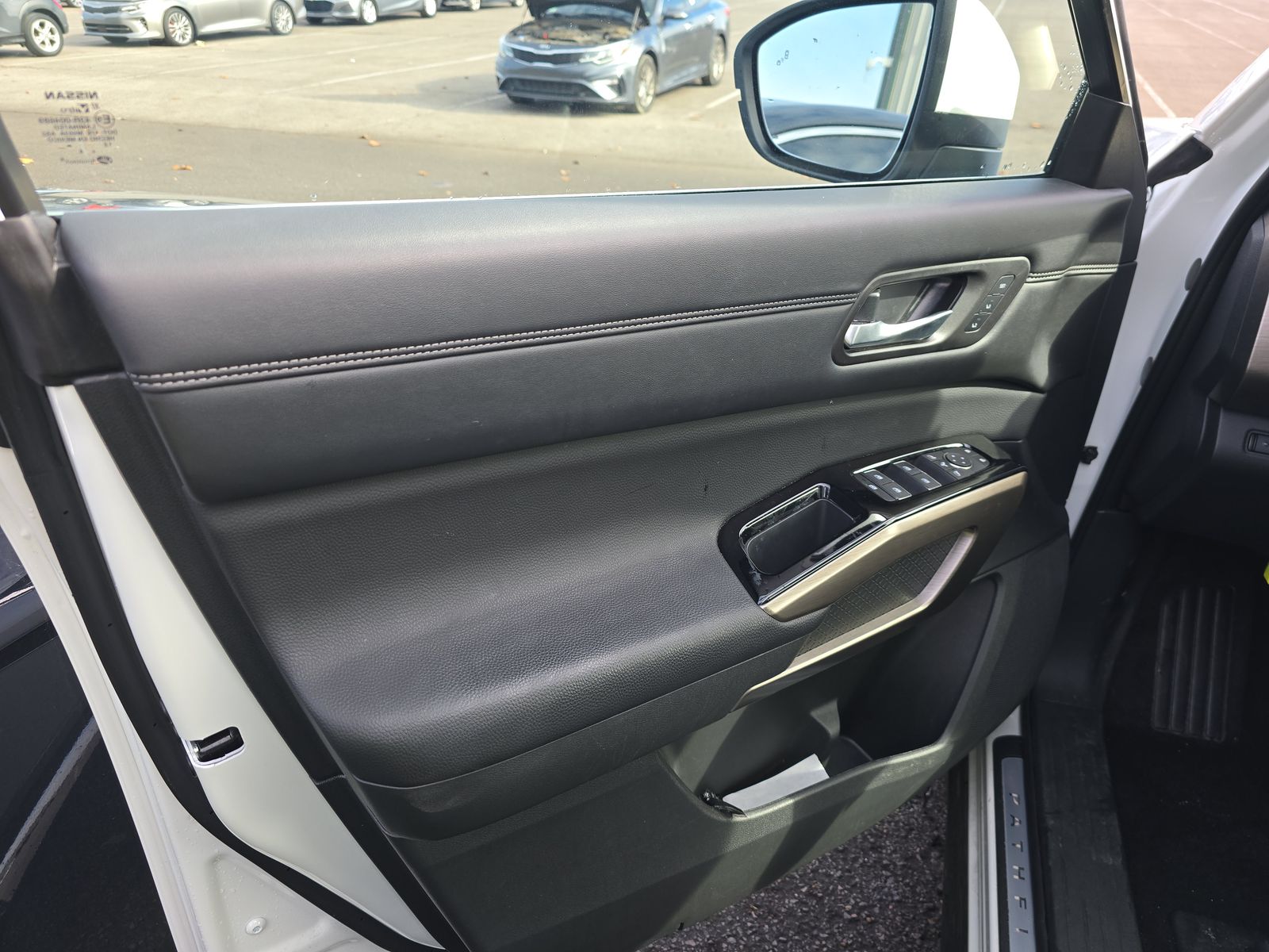 2024 Nissan Pathfinder Platinum FWD