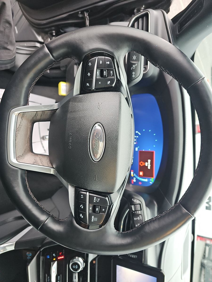 2023 Ford Explorer Hybrid Platinum AWD