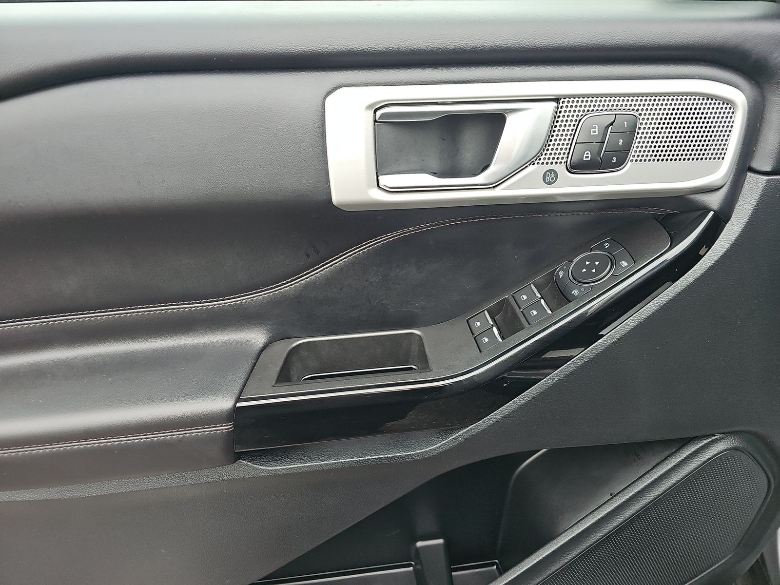 2023 Ford Explorer Hybrid Platinum AWD