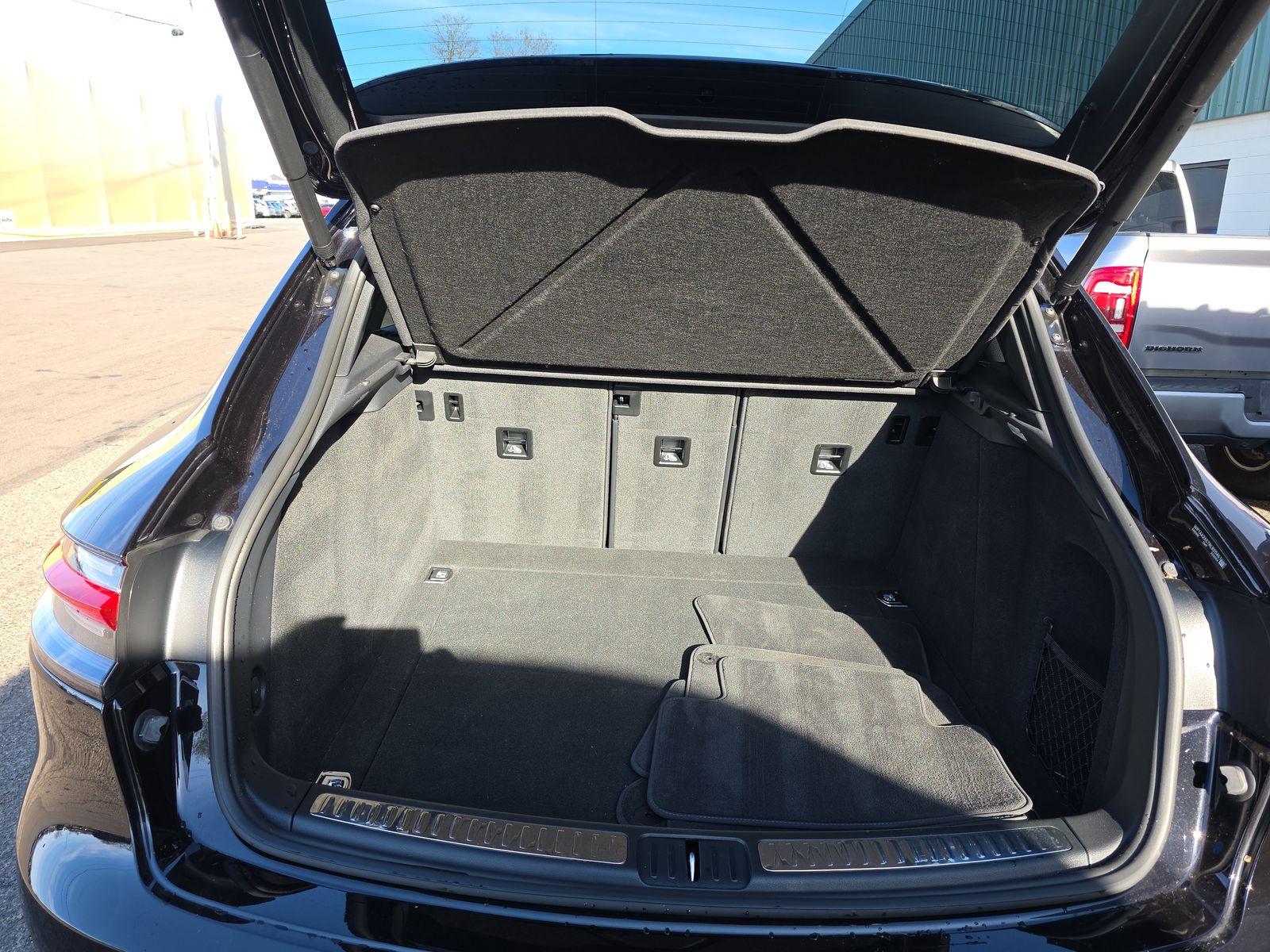 2024 Porsche Macan Base AWD