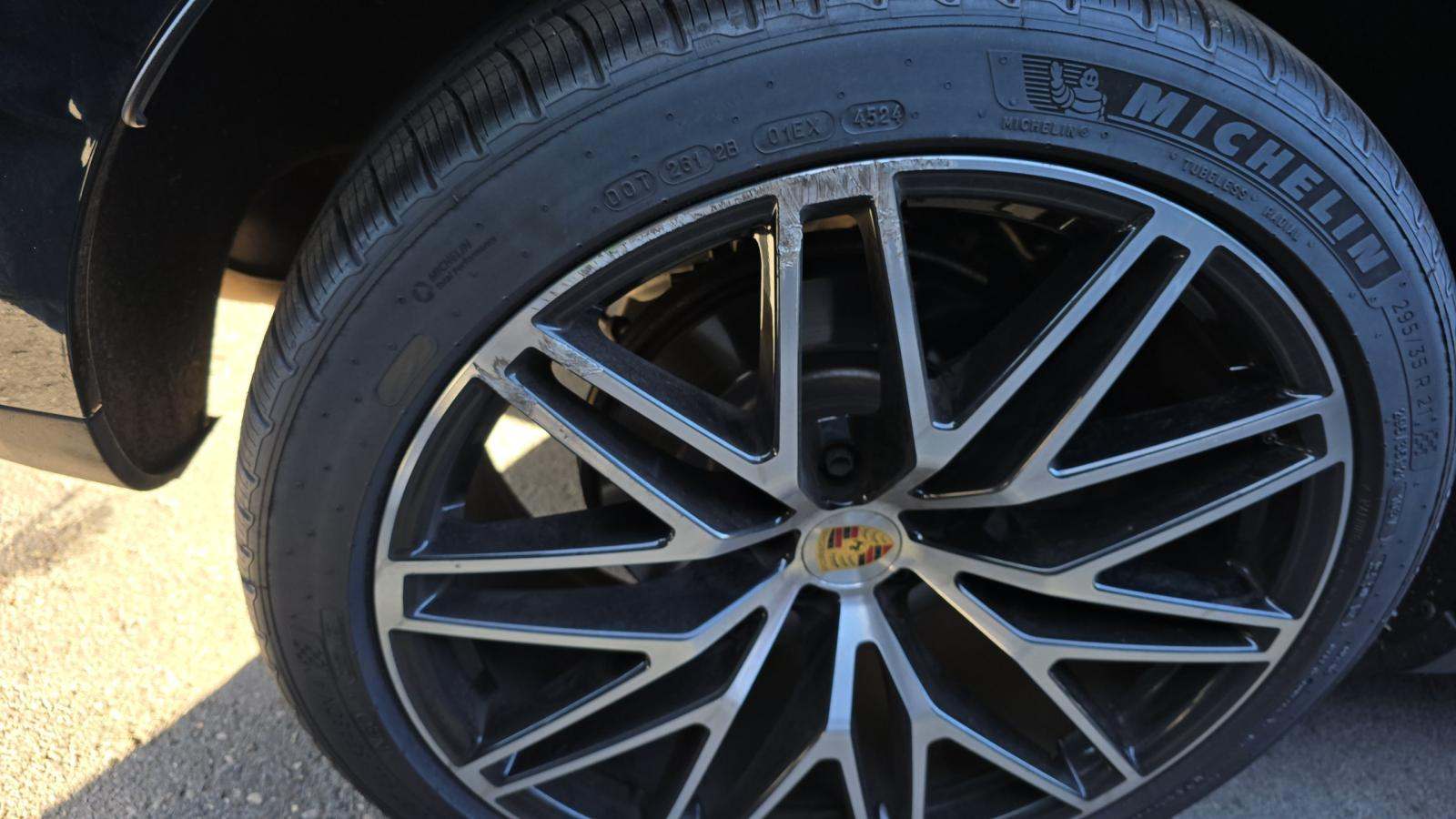 2024 Porsche Macan Base AWD