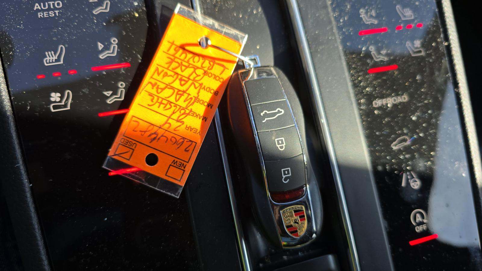 2024 Porsche Macan Base AWD