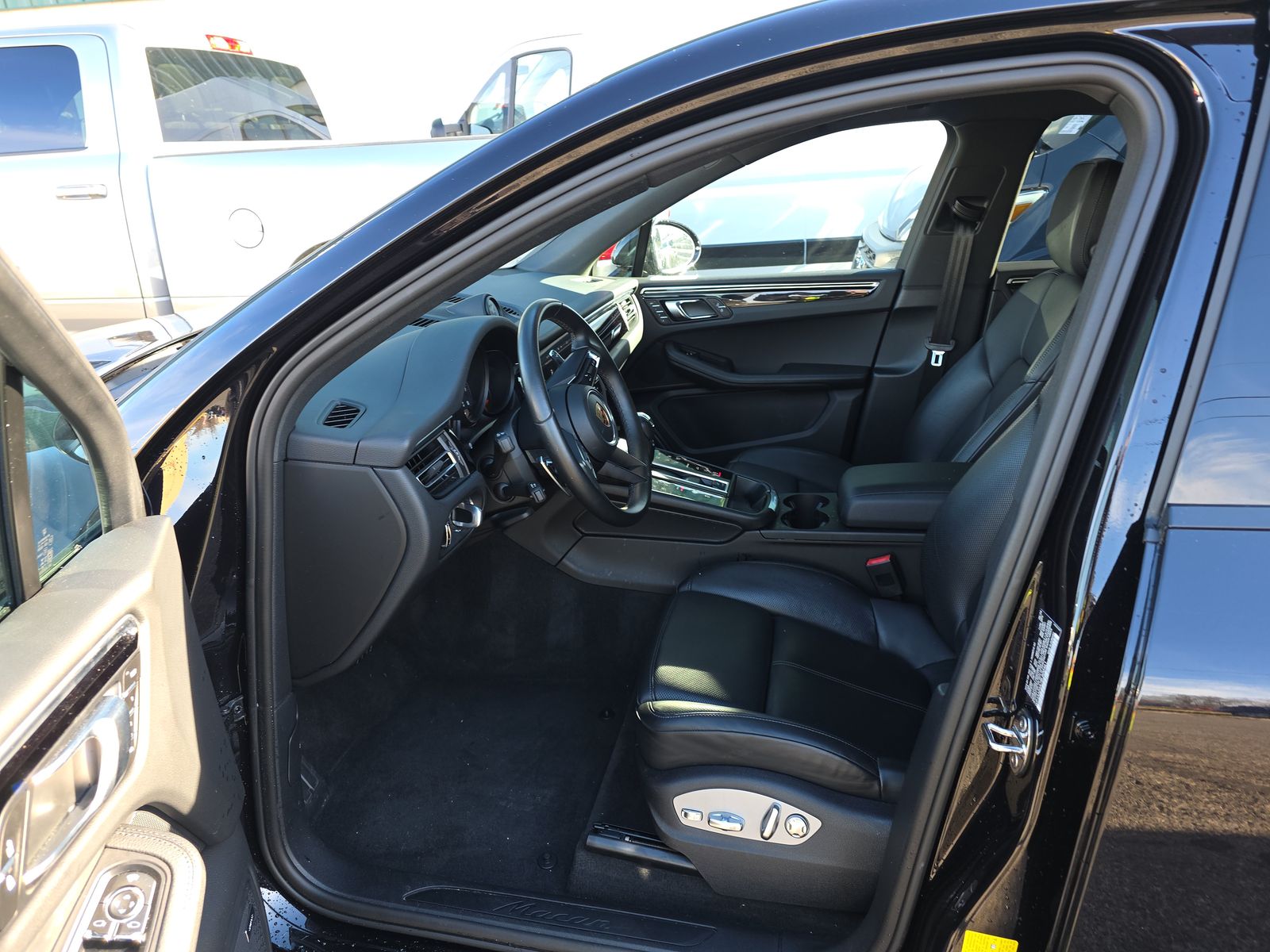 2024 Porsche Macan Base AWD