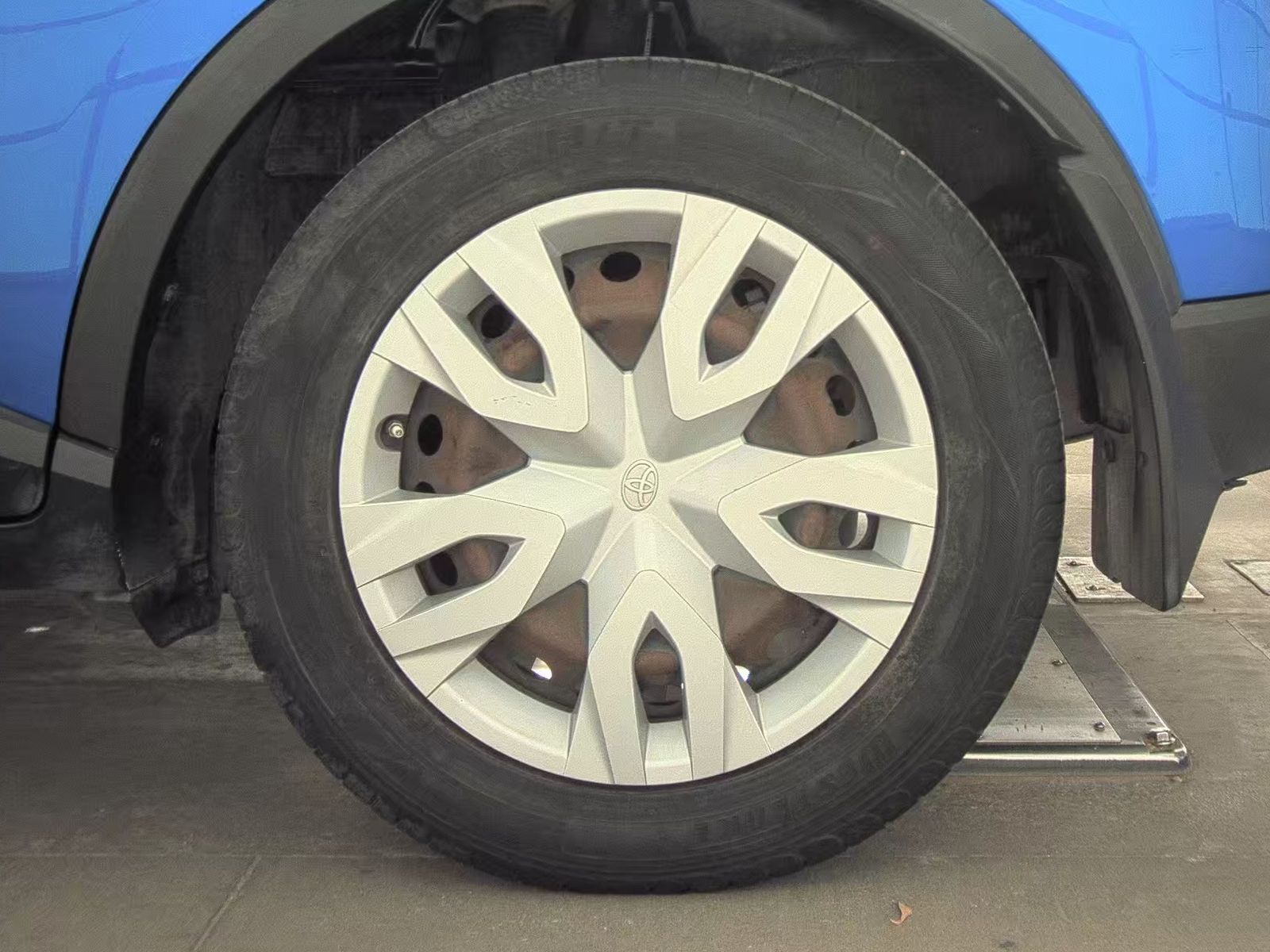 2020 Toyota C-HR LE FWD