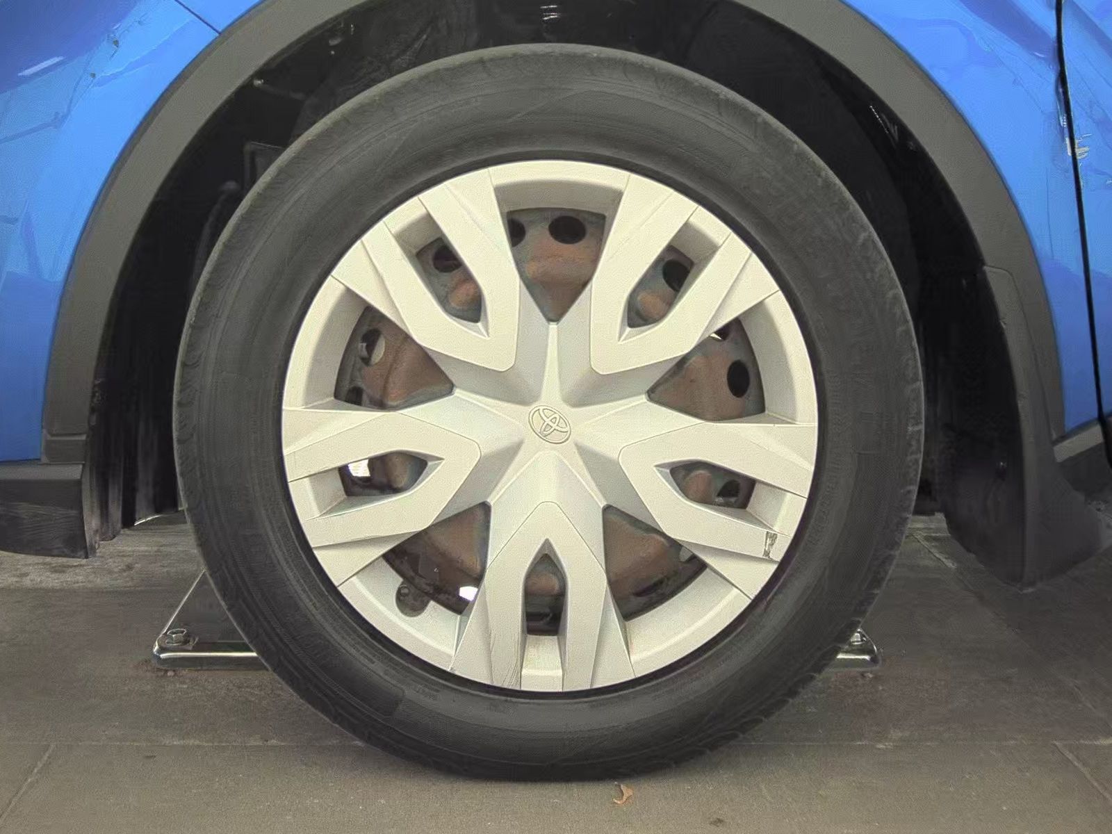 2020 Toyota C-HR LE FWD