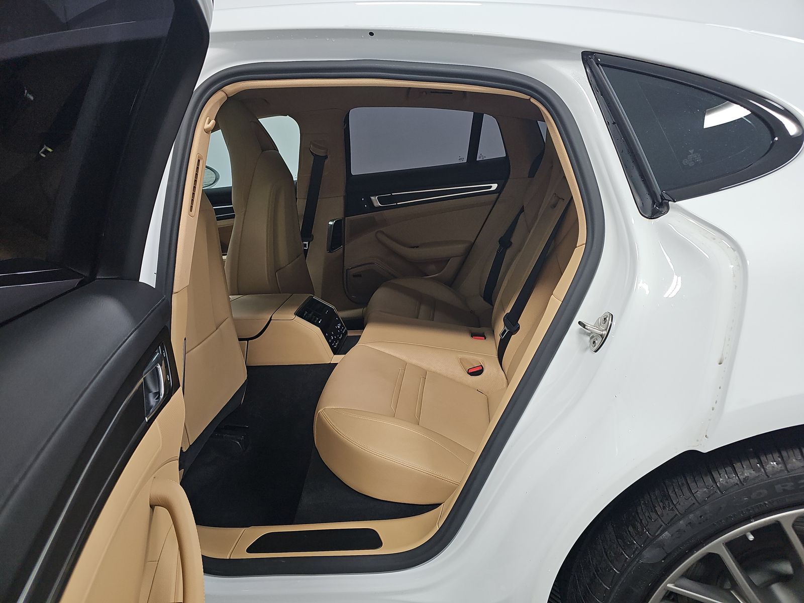 2023 Porsche Panamera Platinum Edition RWD