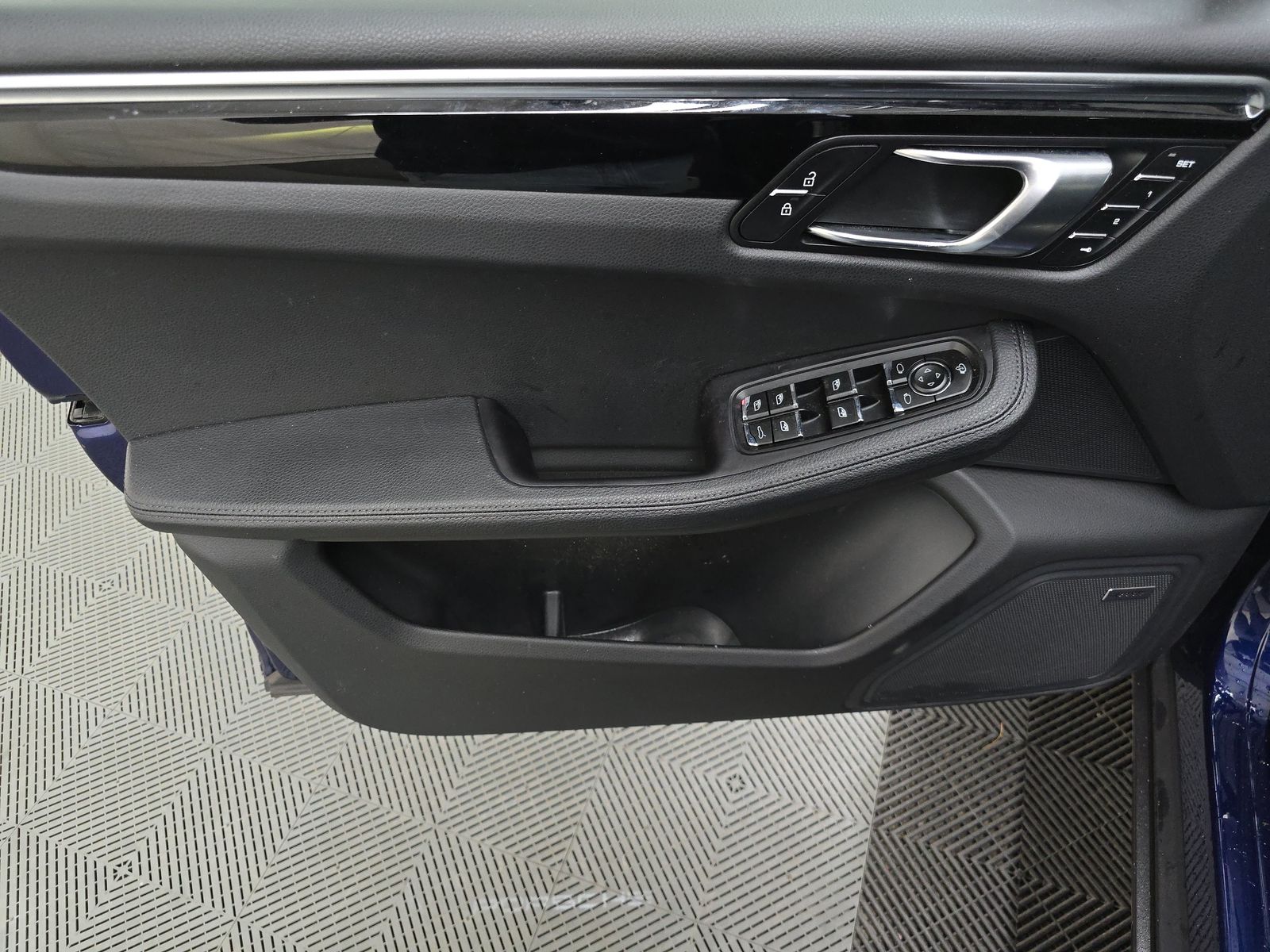 2022 Porsche Macan Base AWD