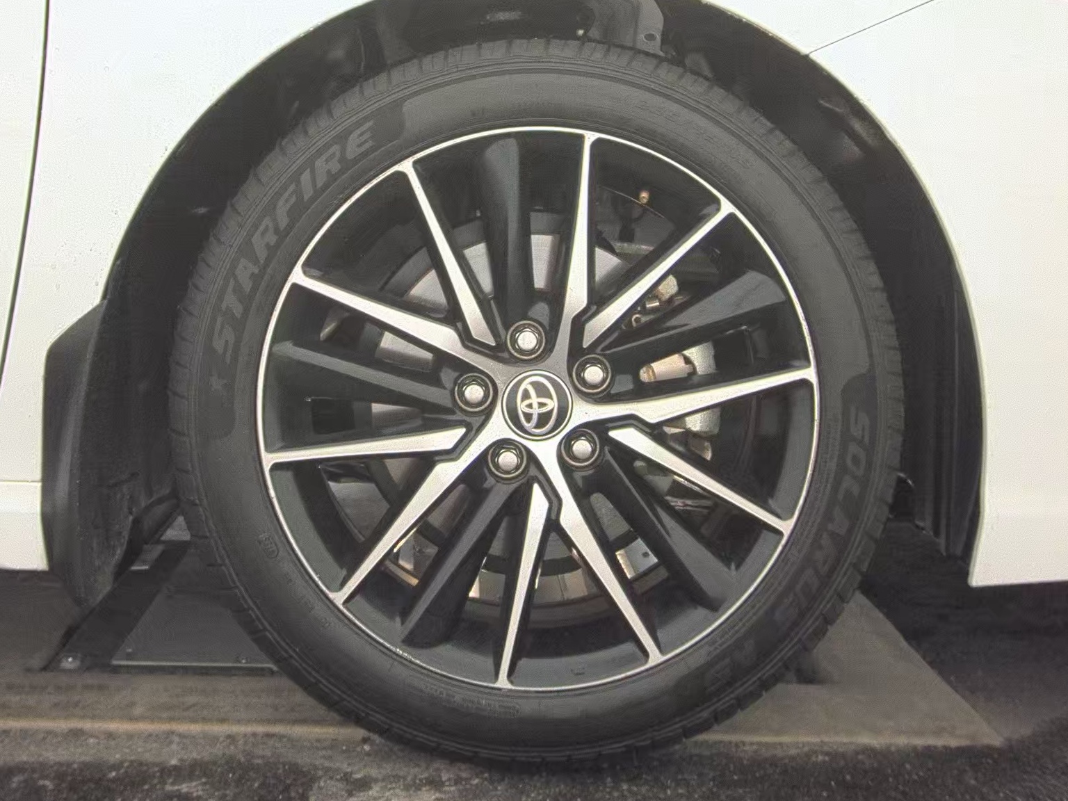 2024 Toyota Camry SE FWD