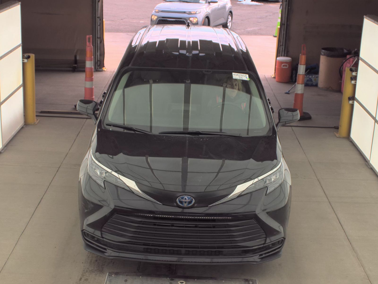 2024 Toyota Sienna LE FWD