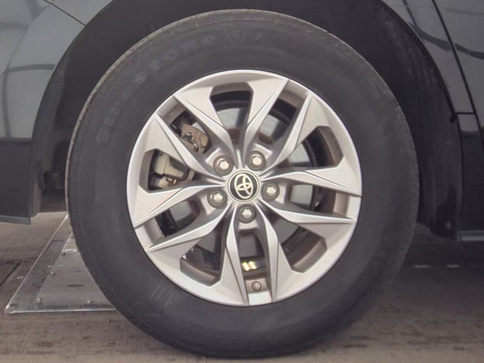 2024 Toyota Sienna LE FWD