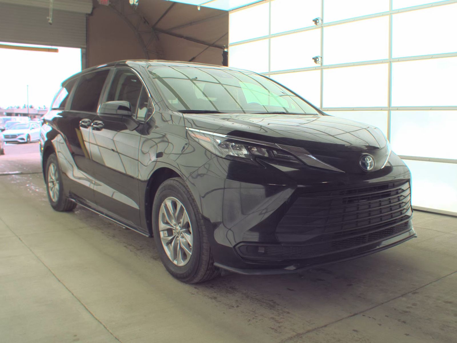 2024 Toyota Sienna LE FWD