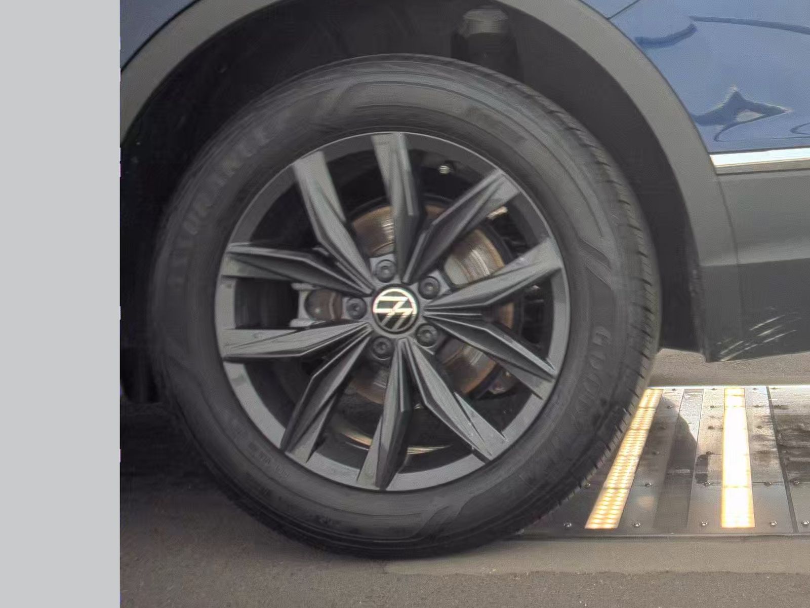 2024 Volkswagen Tiguan 2.0T SE FWD