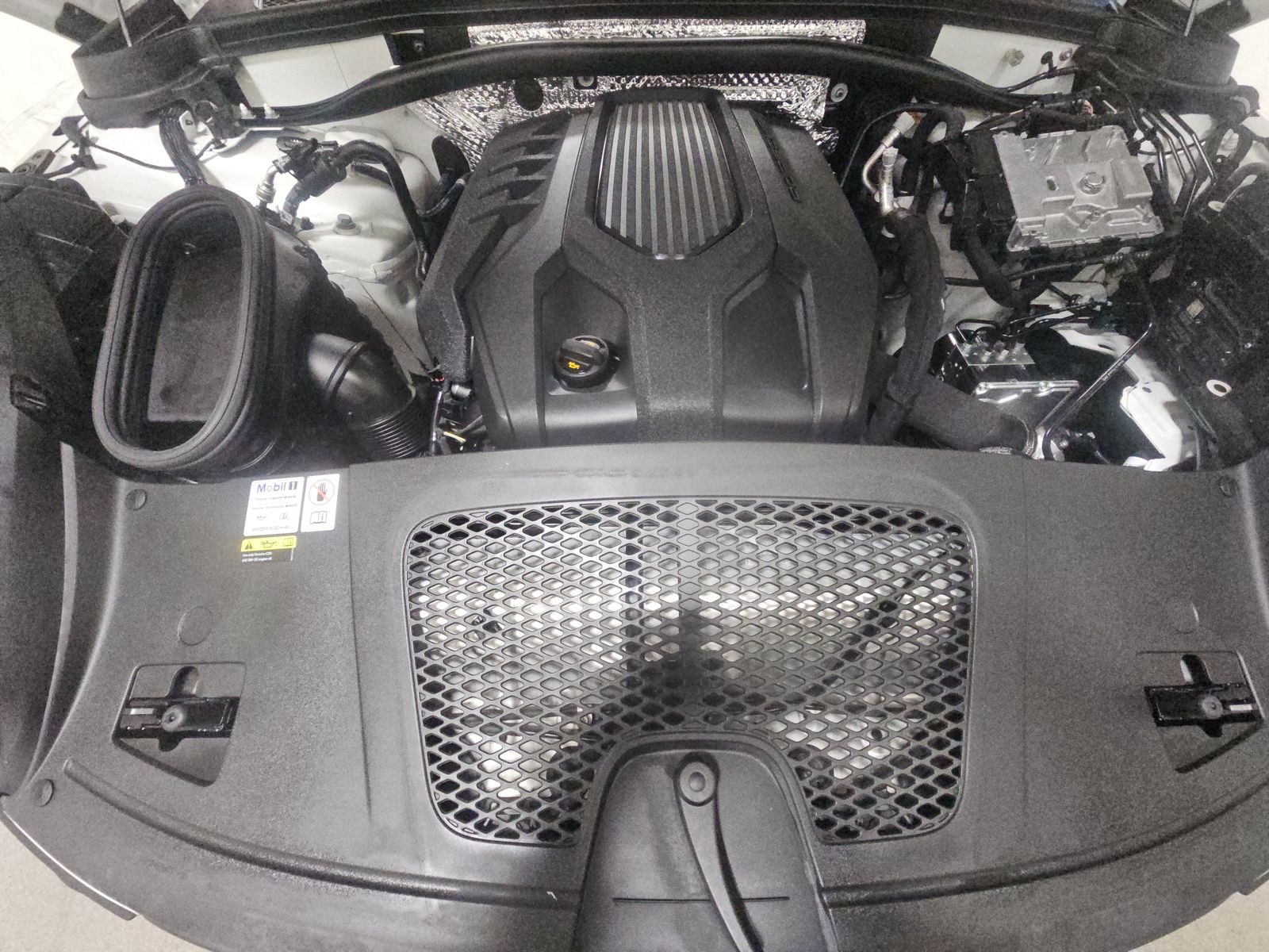 2023 Porsche Macan T AWD