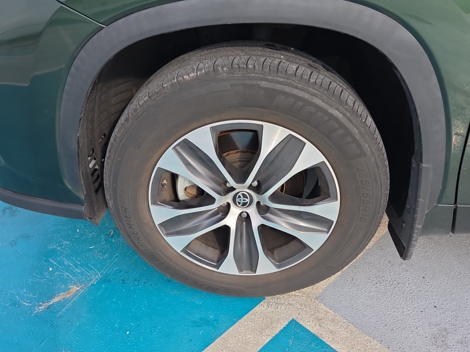 2023 Toyota Highlander XLE FWD