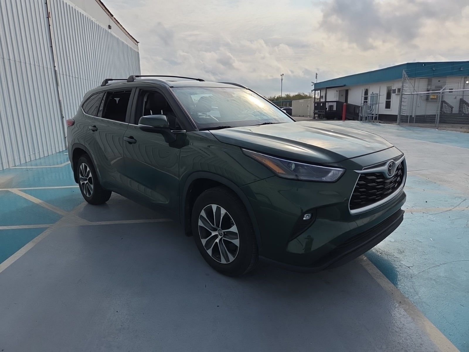 2023 Toyota Highlander XLE FWD