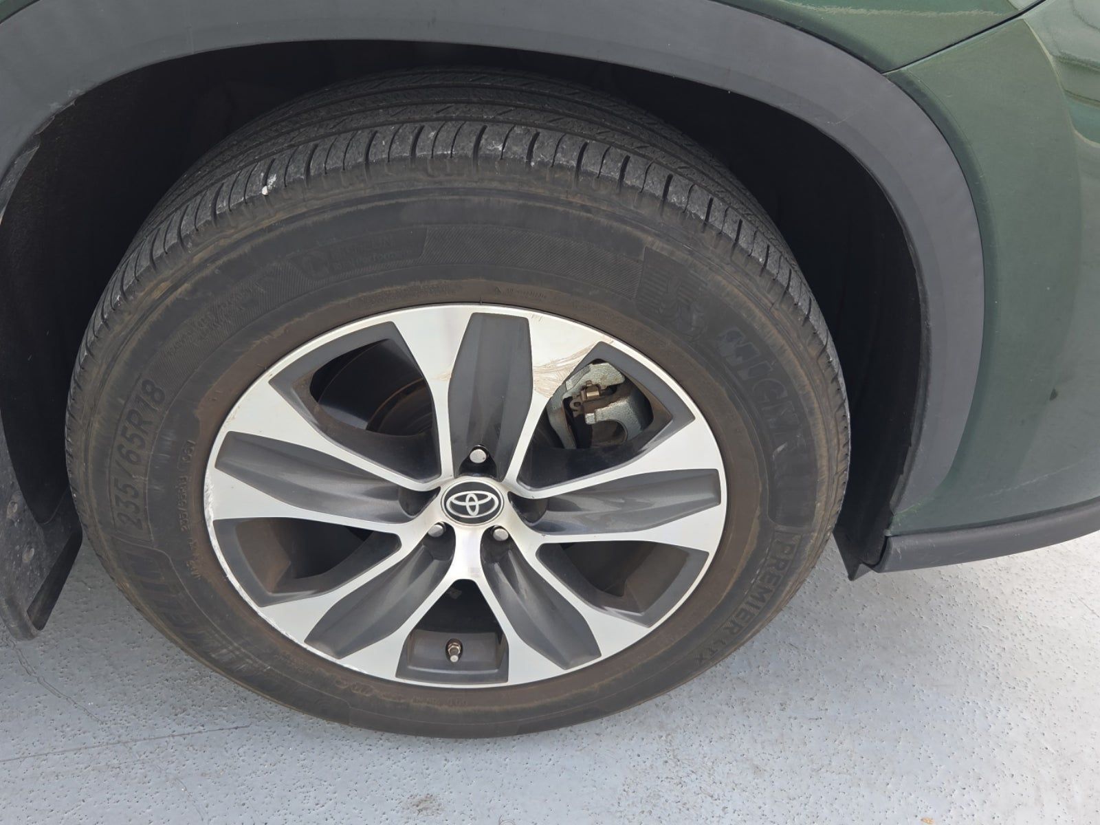 2023 Toyota Highlander XLE FWD