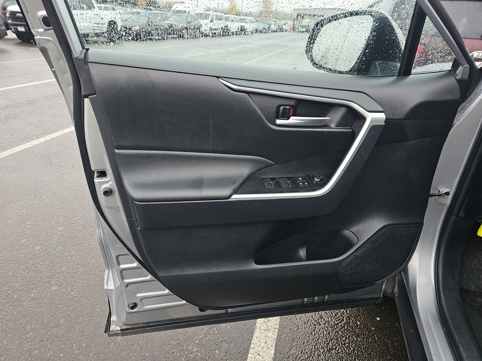 2025 Toyota RAV4 XLE FWD