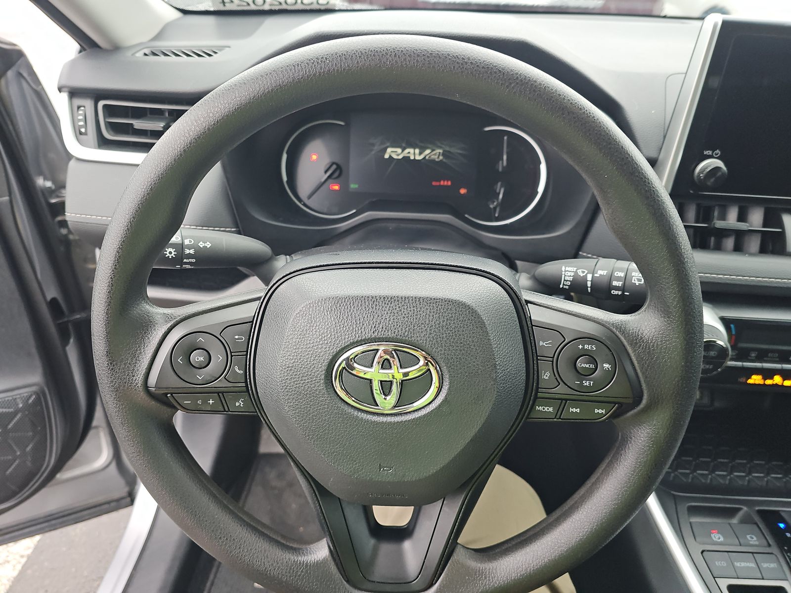 2025 Toyota RAV4 XLE FWD