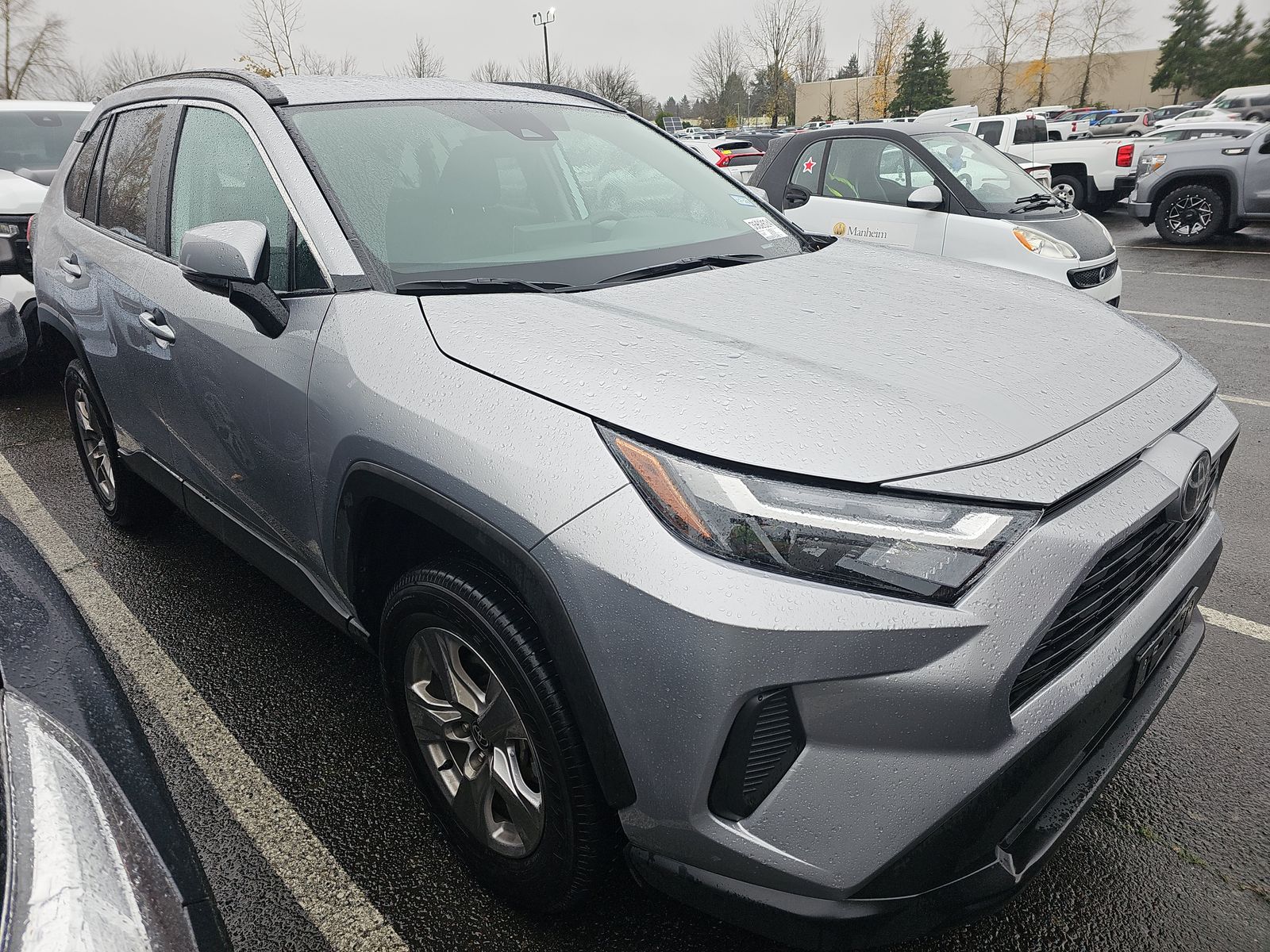 2025 Toyota RAV4 XLE FWD