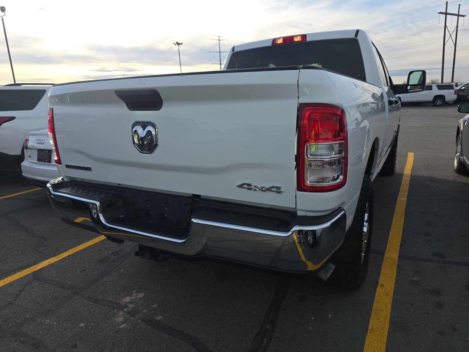 2023 DODGE RAM 2500 BIG HORN DIESEL WHITE SHORT BED SINGLE - Image 4
