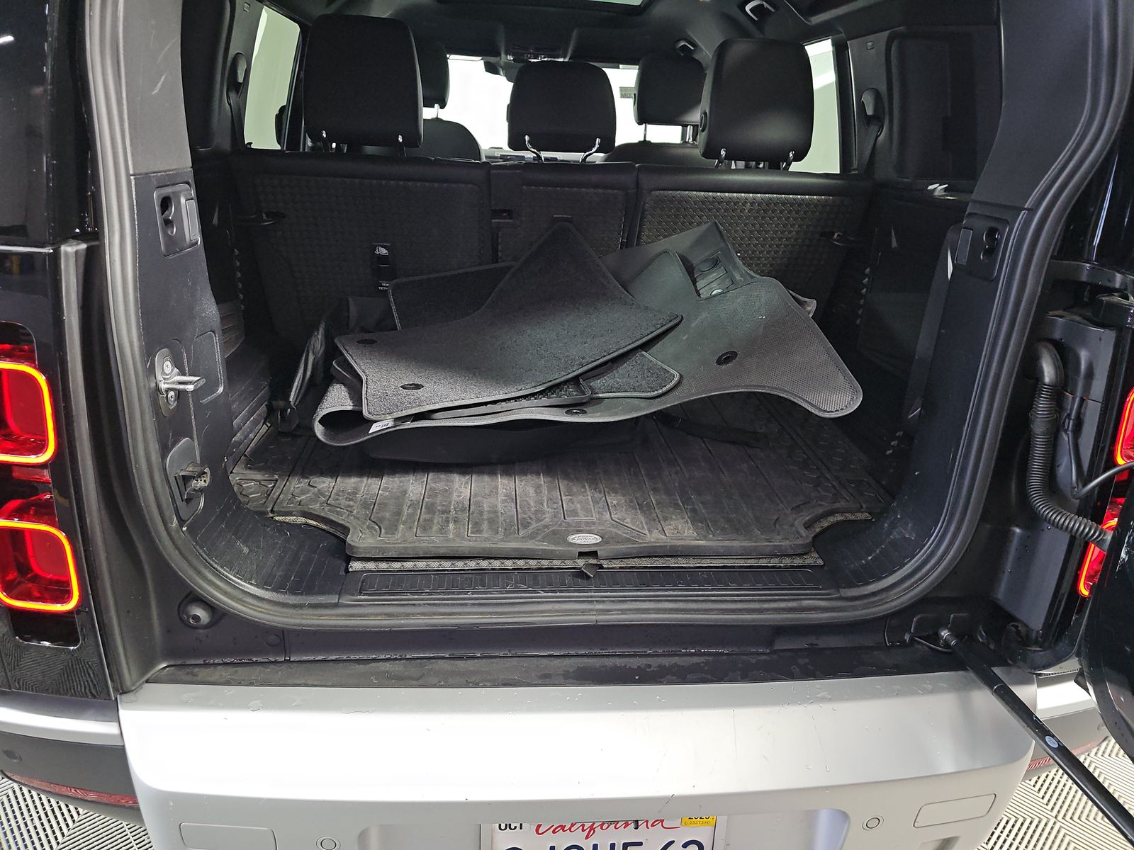 2023 Land Rover Defender 110 30th Anniversary Edition AWD