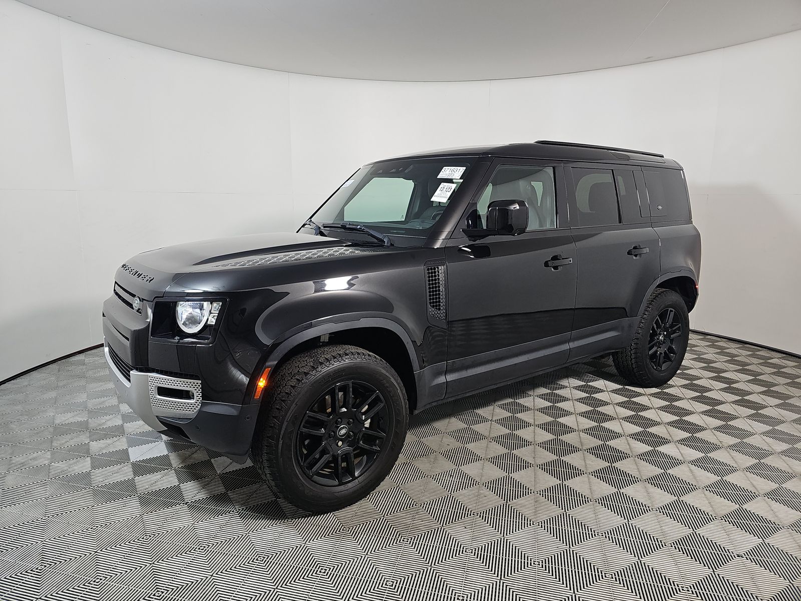 2023 Land Rover Defender 110 30th Anniversary Edition AWD