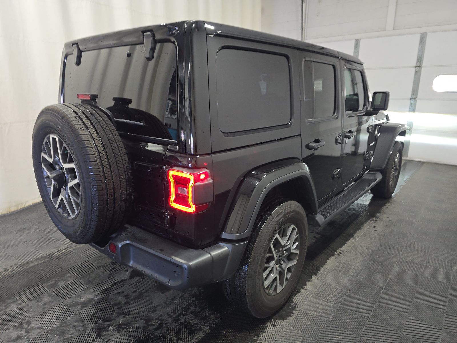 2024 Jeep Wrangler Sahara AWD