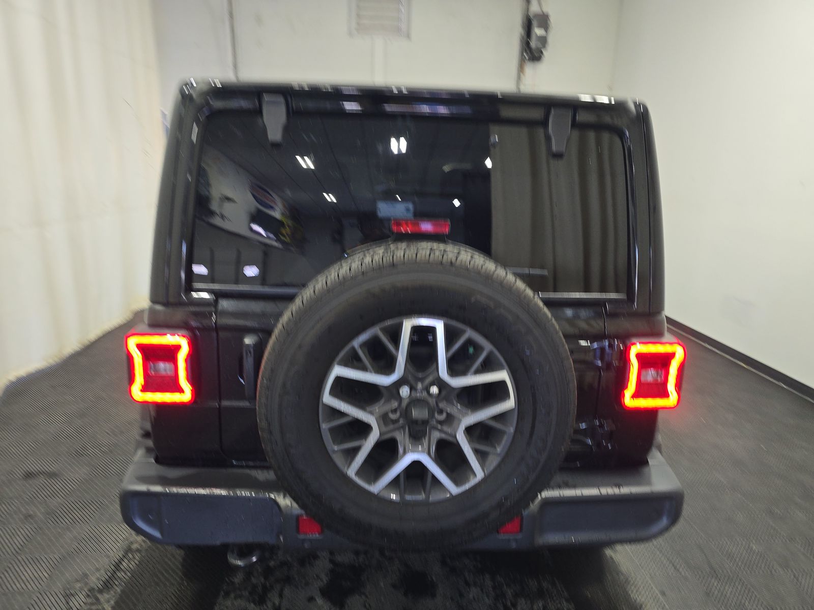 2024 Jeep Wrangler Sahara AWD