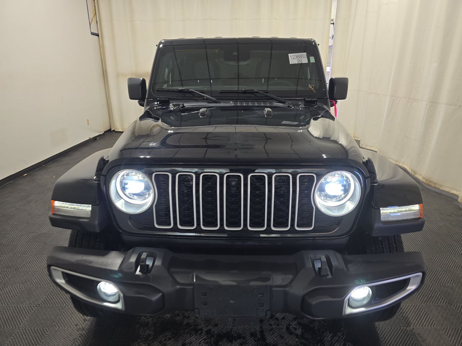 2024 Jeep Wrangler Sahara AWD