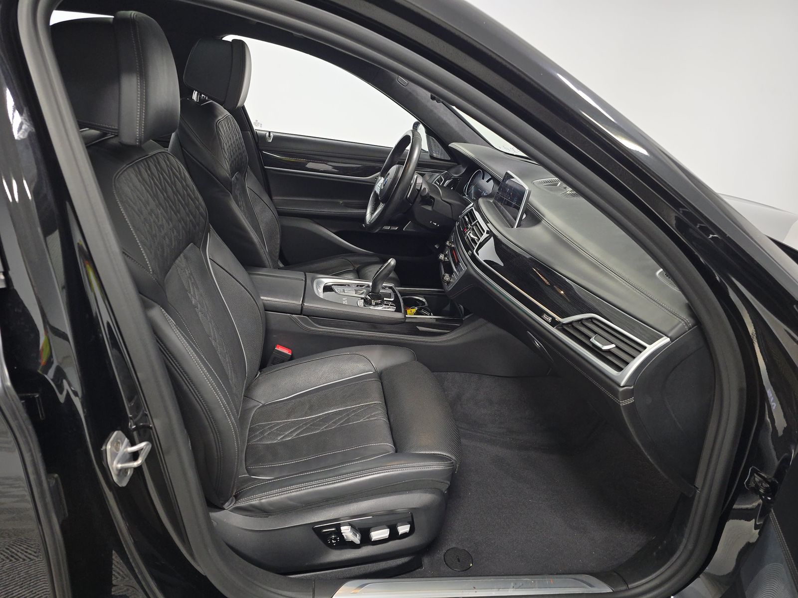 2018 BMW 7 Series M760i xDrive AWD