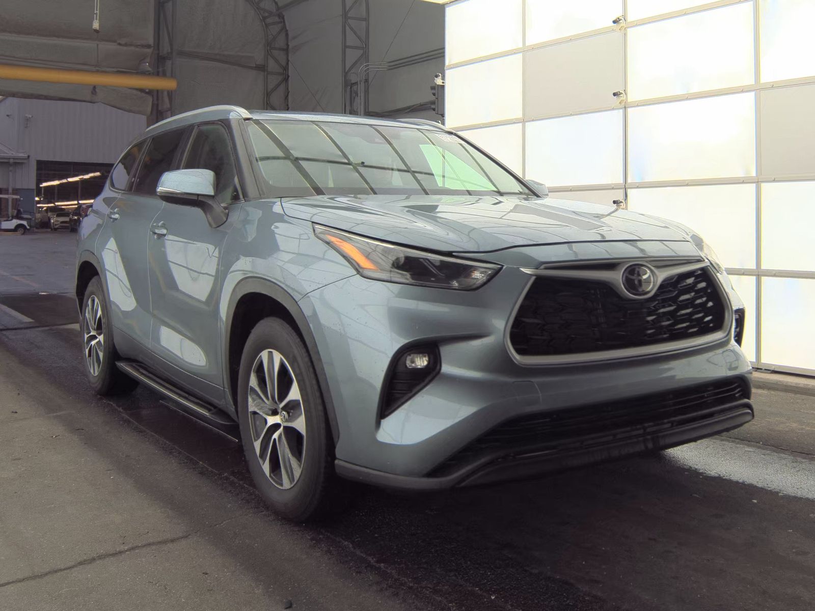 2023 Toyota Highlander XLE FWD