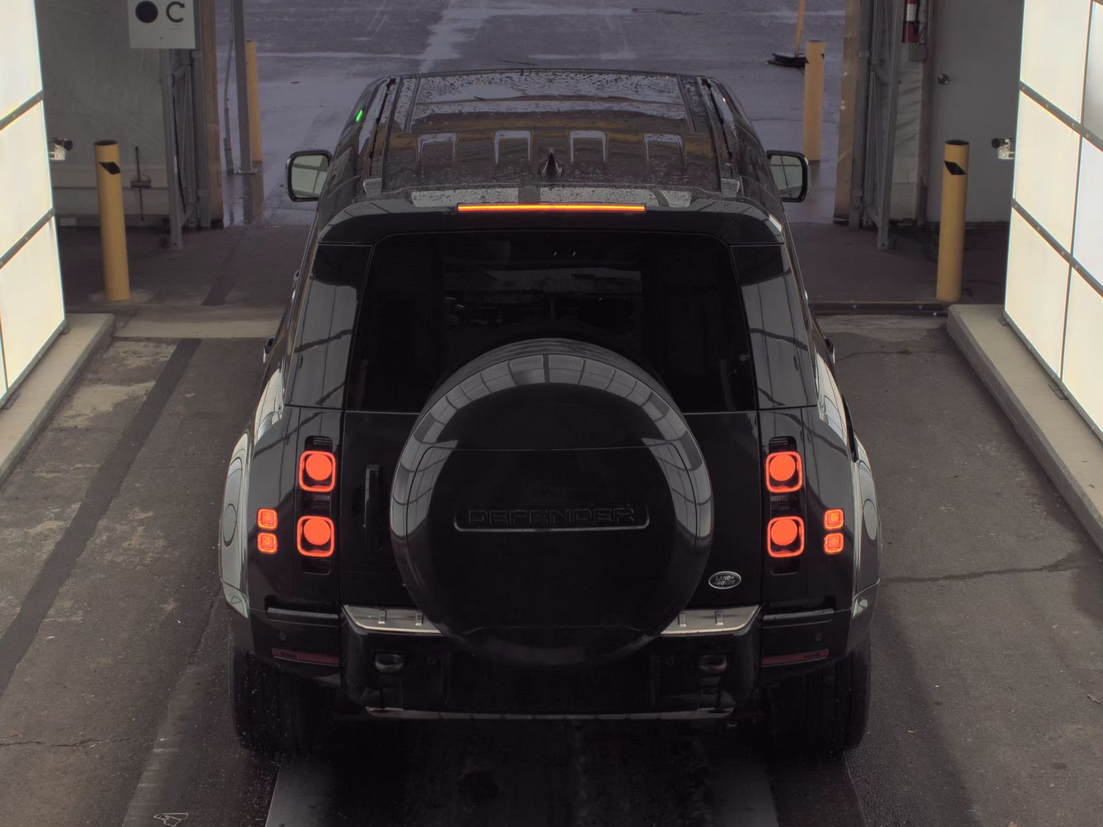 2023 Land Rover Defender 110 X-Dynamic SE AWD