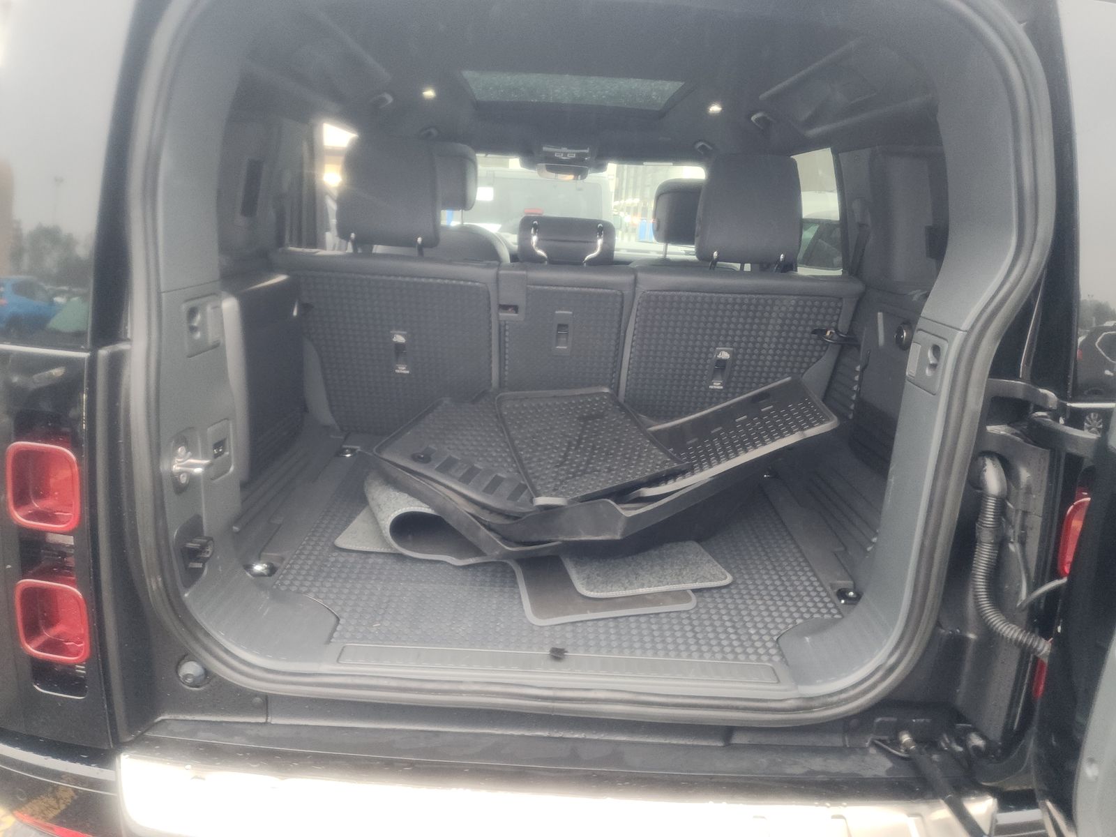 2023 Land Rover Defender 110 X-Dynamic SE AWD