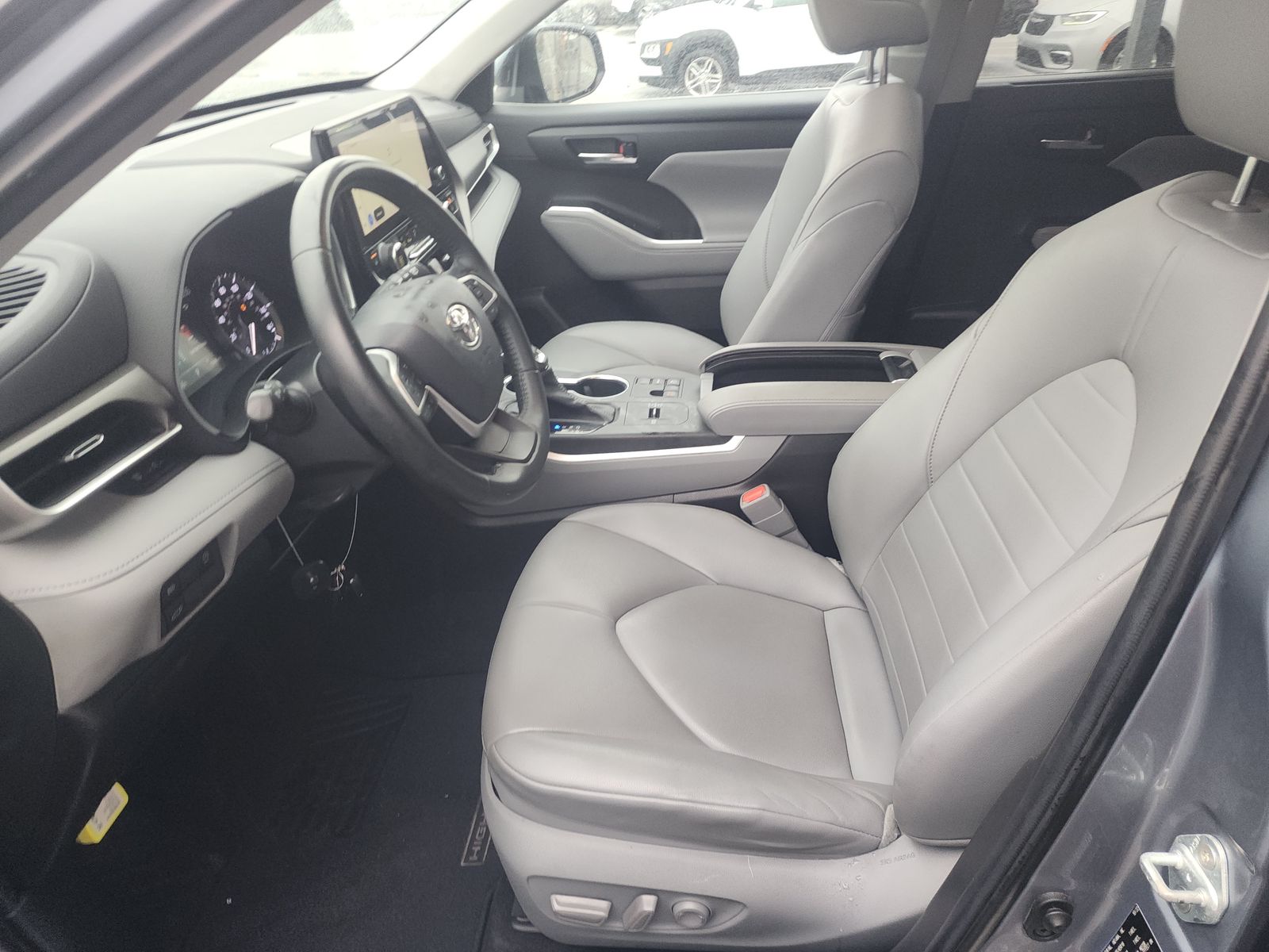 2023 Toyota Highlander XLE FWD