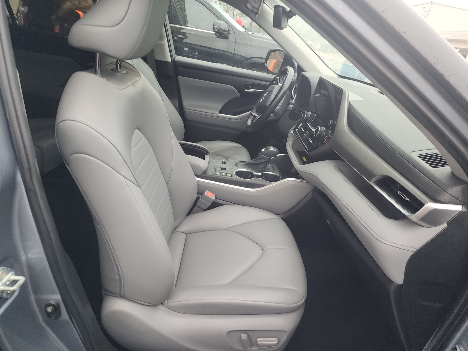 2023 Toyota Highlander XLE FWD