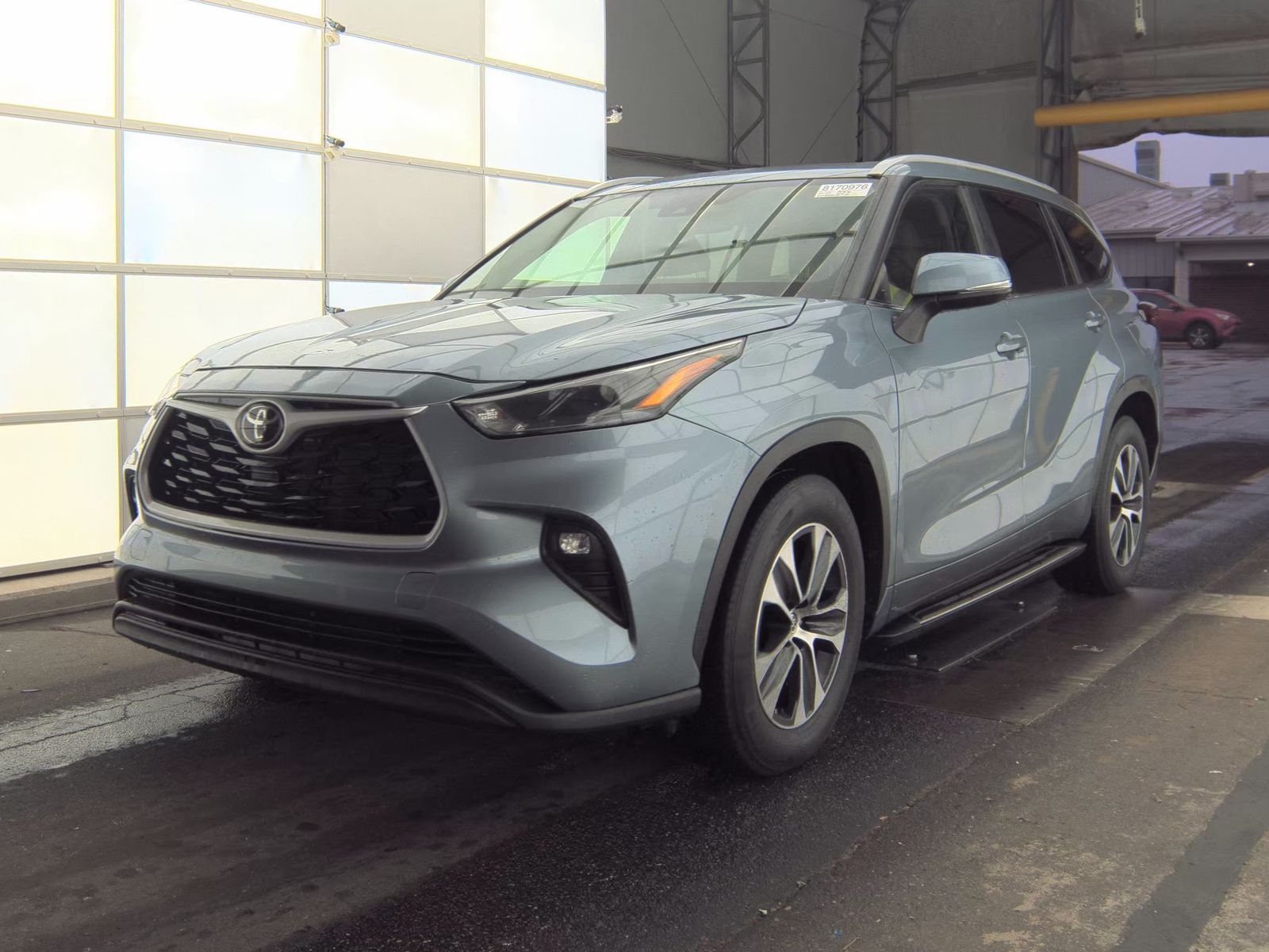 2023 Toyota Highlander XLE FWD