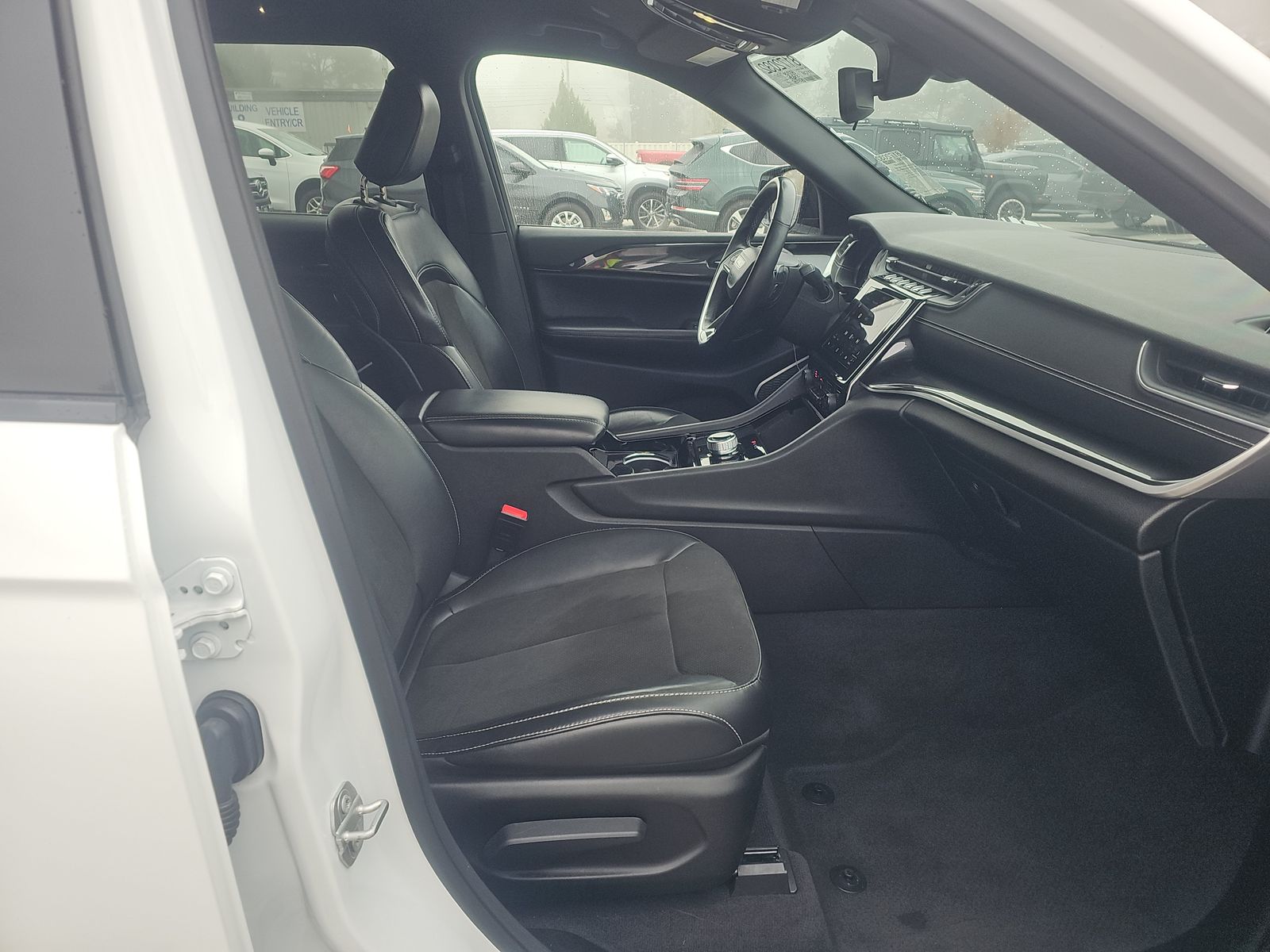 2022 Jeep Grand Cherokee Altitude RWD