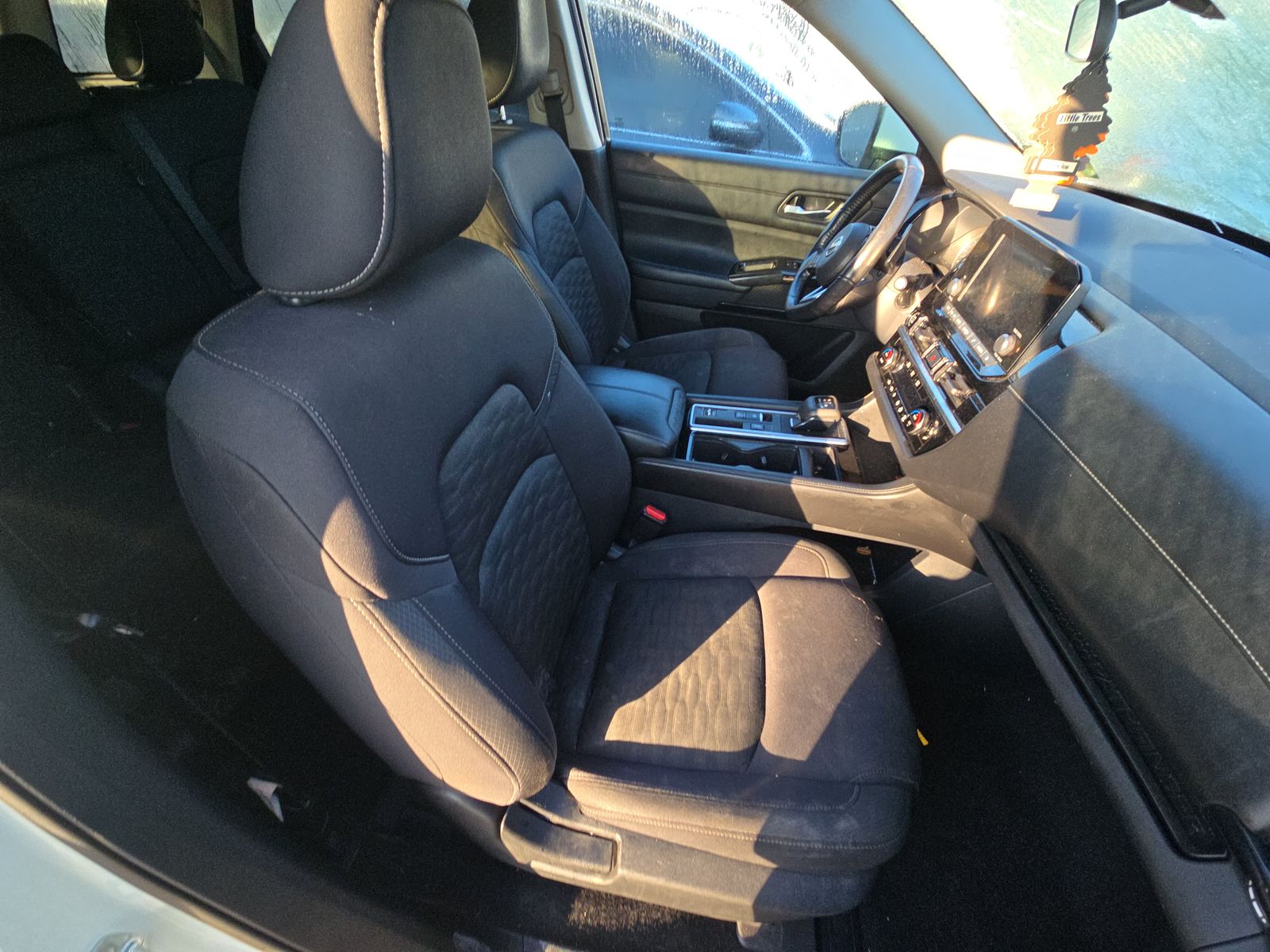 2022 Nissan Pathfinder SV FWD