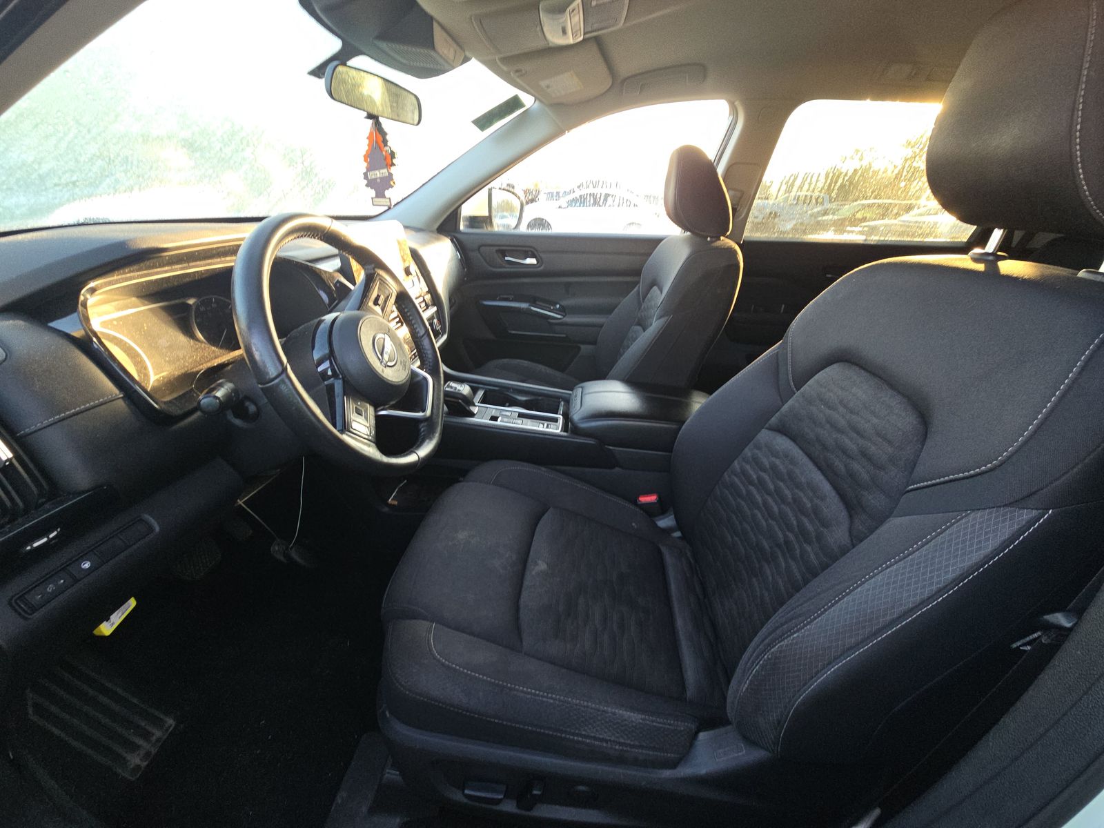 2022 Nissan Pathfinder SV FWD