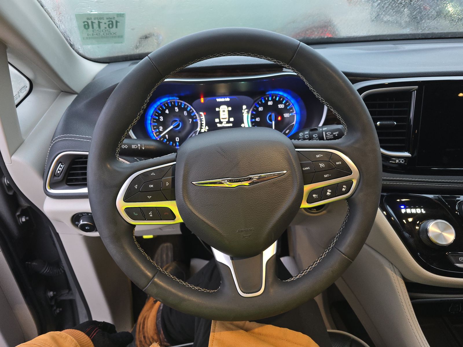 2023 Chrysler Pacifica Limited FWD