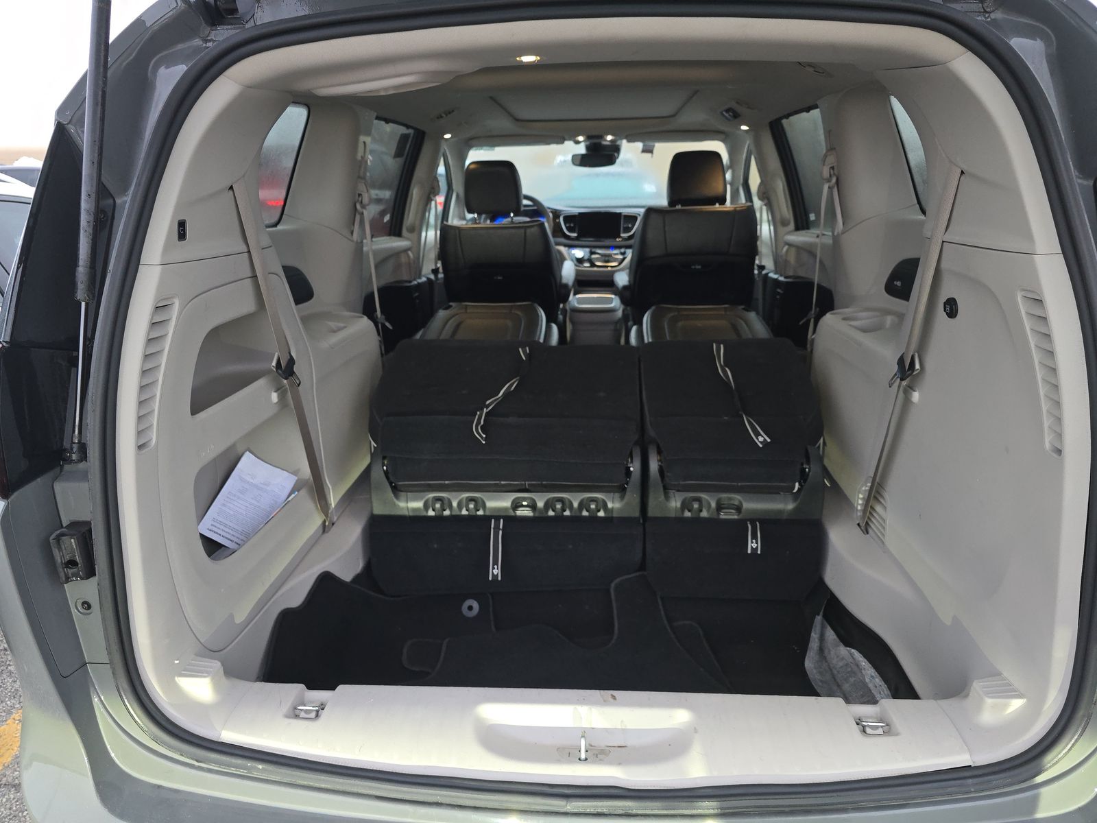 2023 Chrysler Pacifica Limited FWD