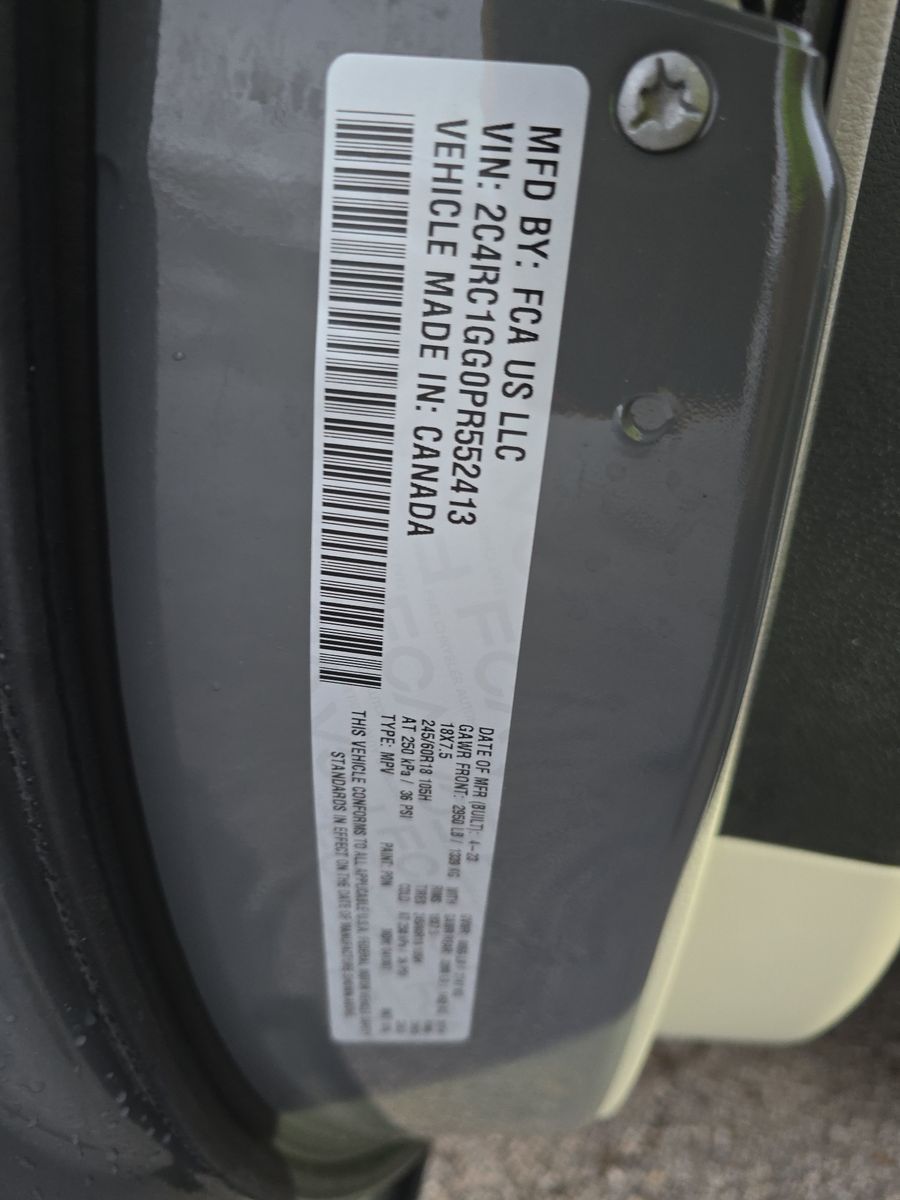 2023 Chrysler Pacifica Limited FWD