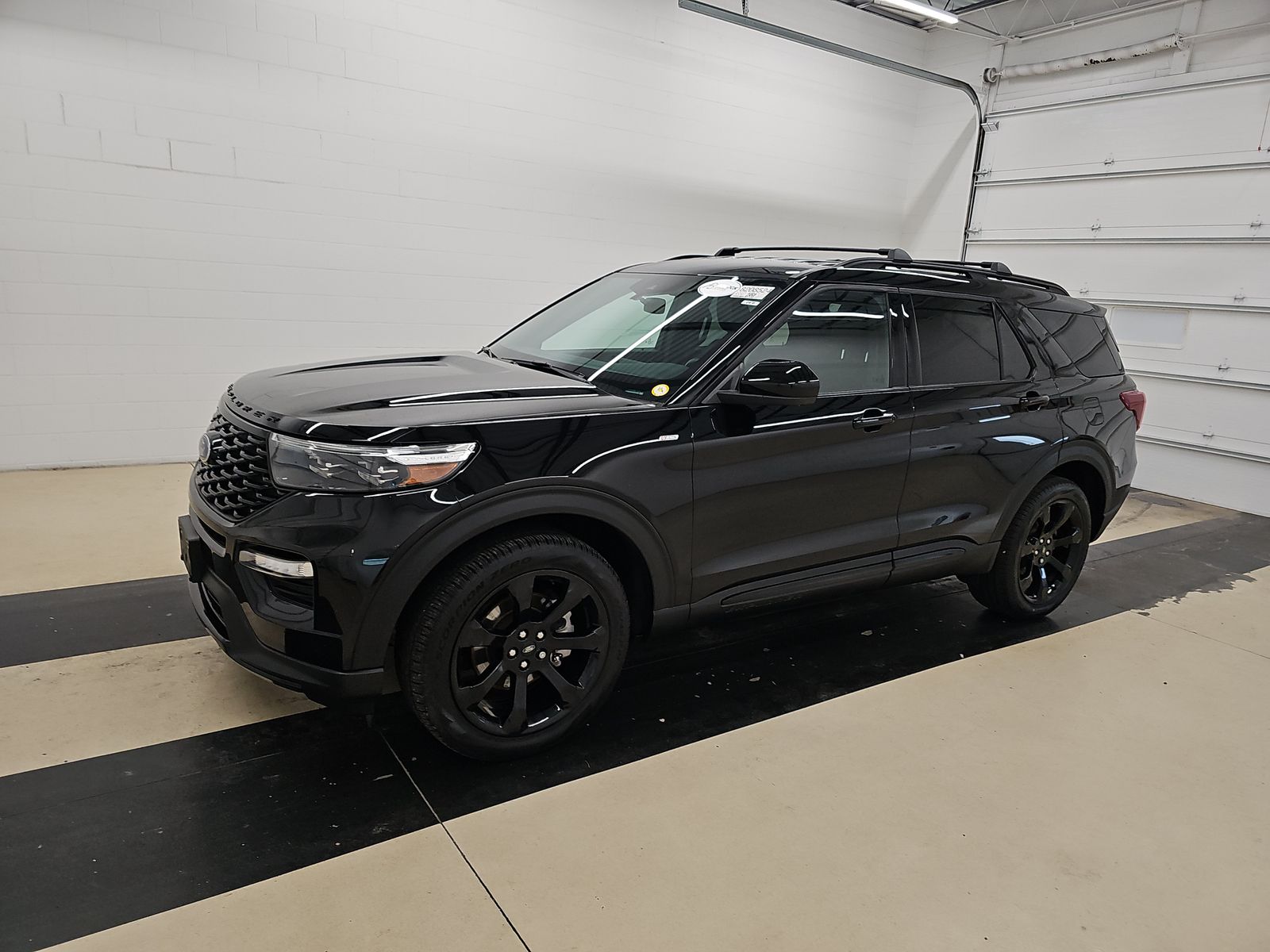 2022 Ford Explorer ST-LINE's photo