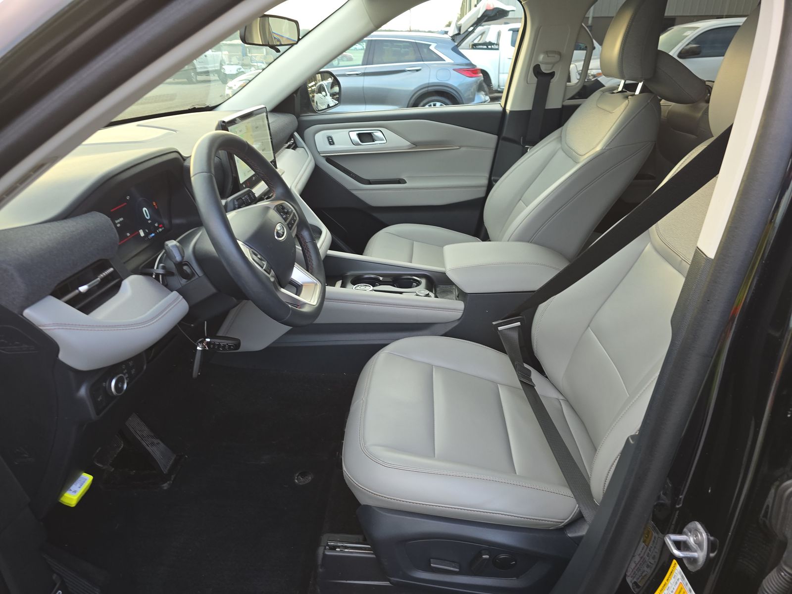 2025 Ford Explorer Active AWD