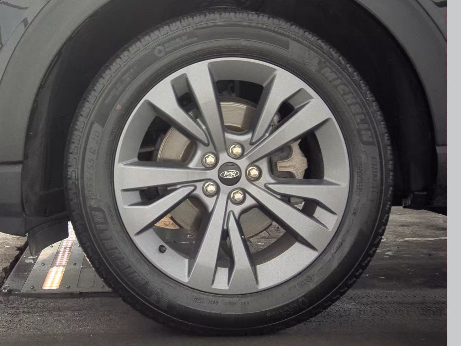 2025 Ford Explorer Active AWD